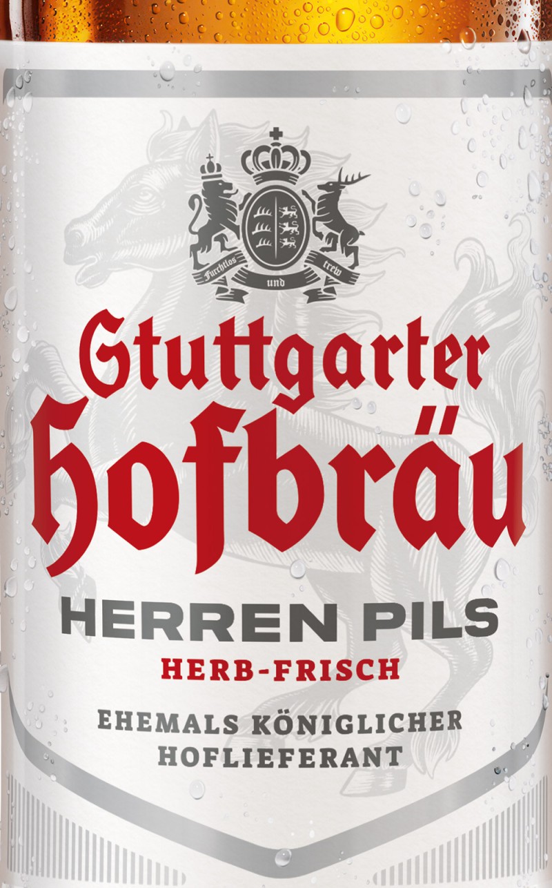 Eine Bierdose mit roten Textelementen und einem Wappensymbol mit einem Pferd und zwei Löwen.