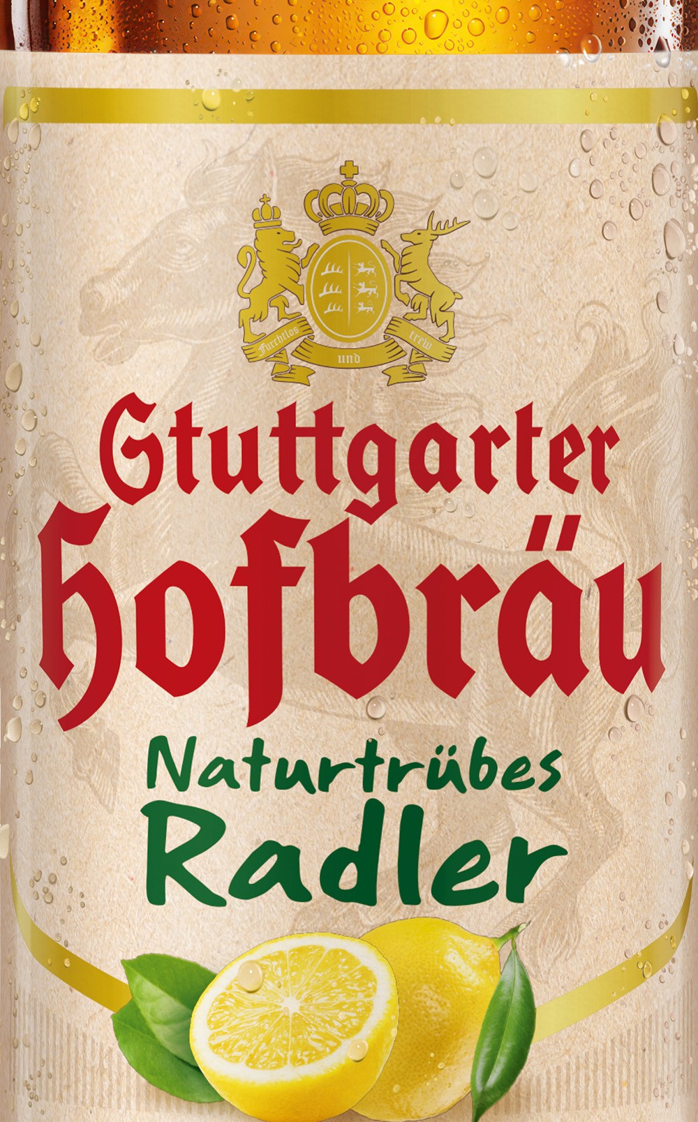 Etikett eines Getränks mit roten und grünen Schriftzügen, gelbem Wappen und Zitronenscheibe.